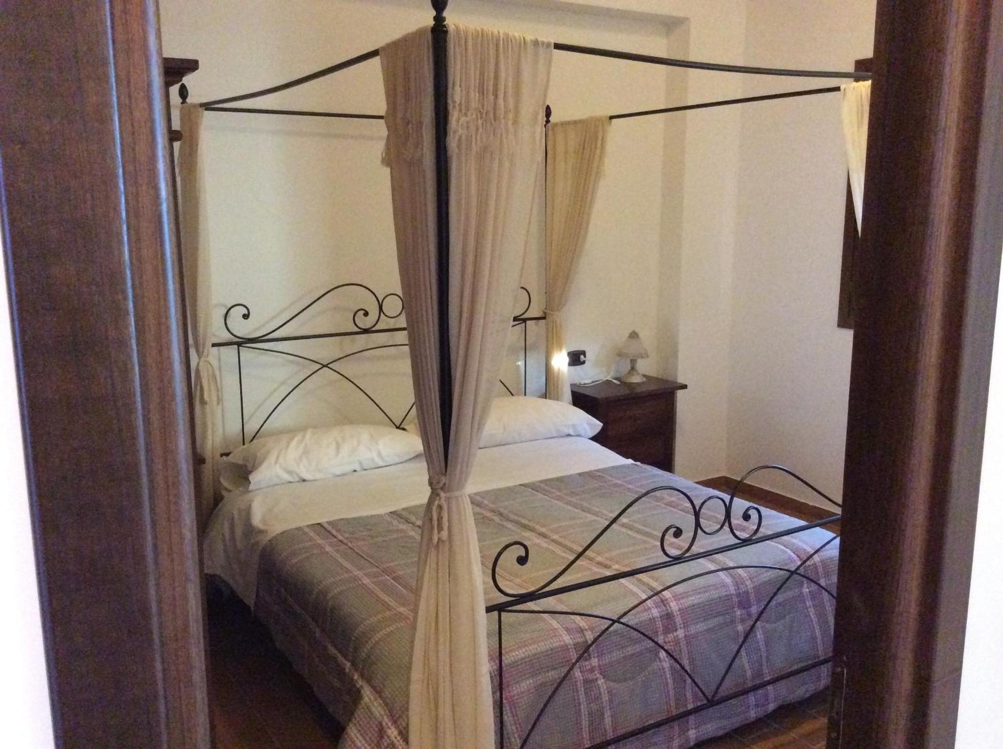 Hotel Il Feudo Dei Pierleoni Celano Habitación foto