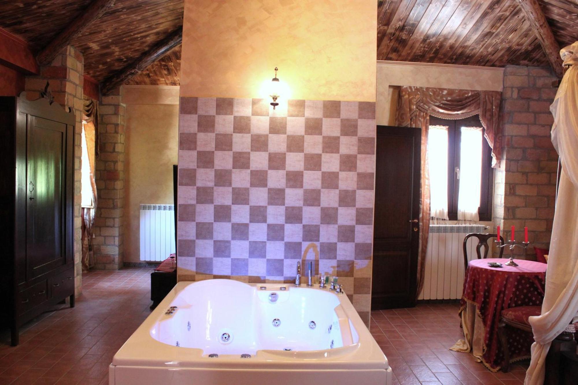 Hotel Il Feudo Dei Pierleoni Celano Habitación foto