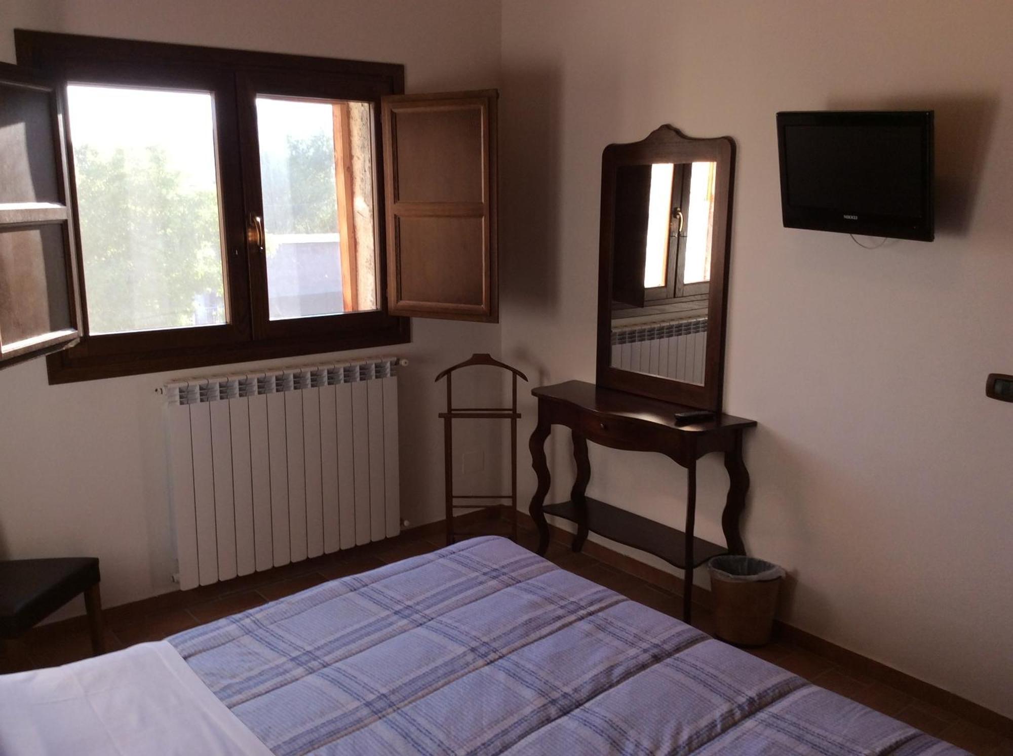 Hotel Il Feudo Dei Pierleoni Celano Habitación foto