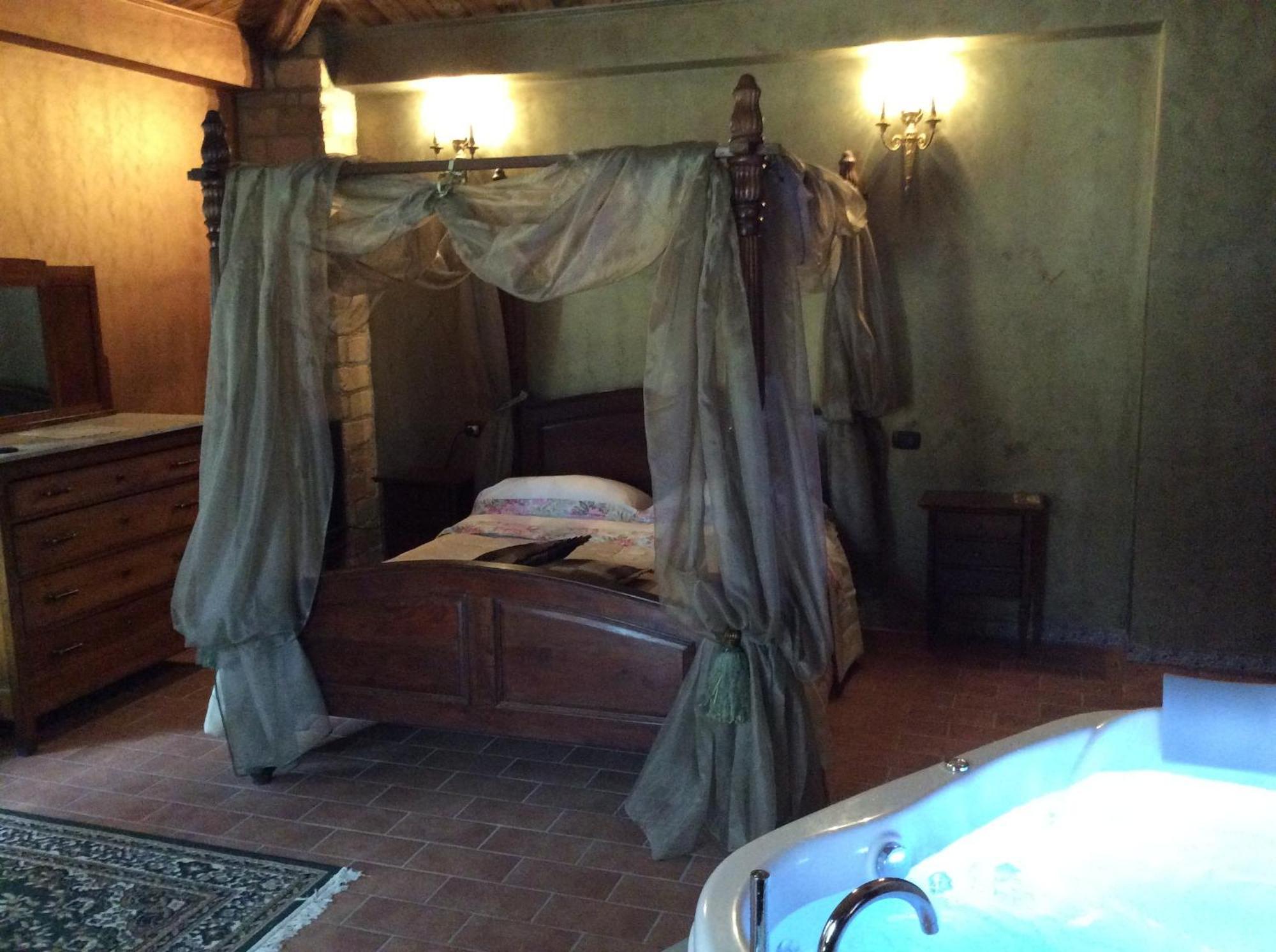 Hotel Il Feudo Dei Pierleoni Celano Habitación foto