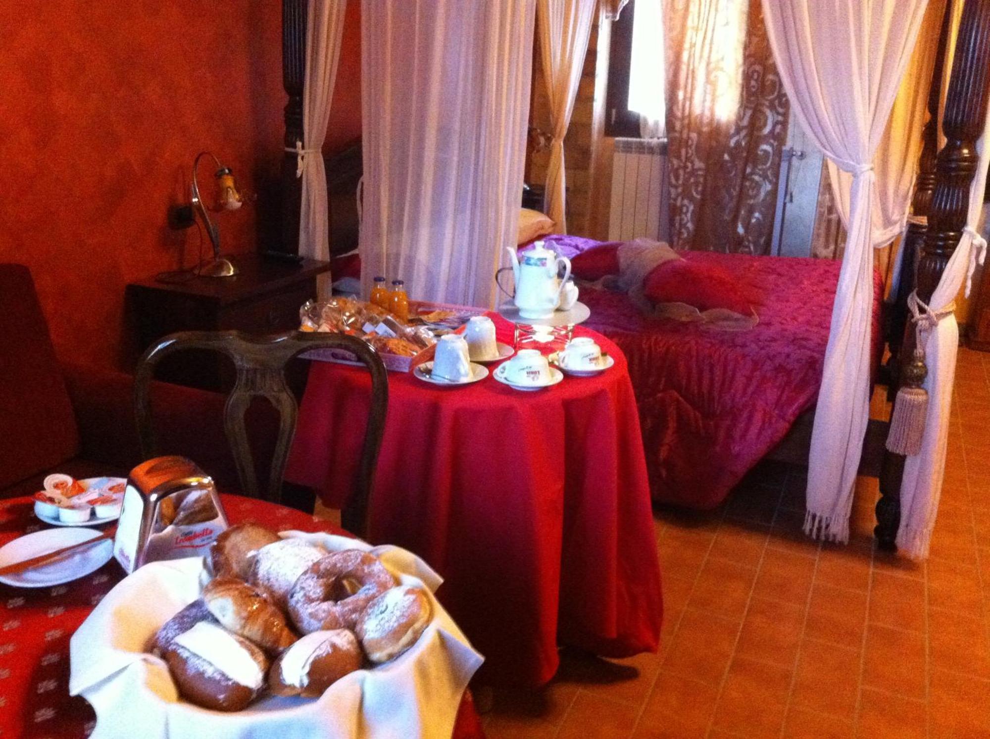 Hotel Il Feudo Dei Pierleoni Celano Habitación foto