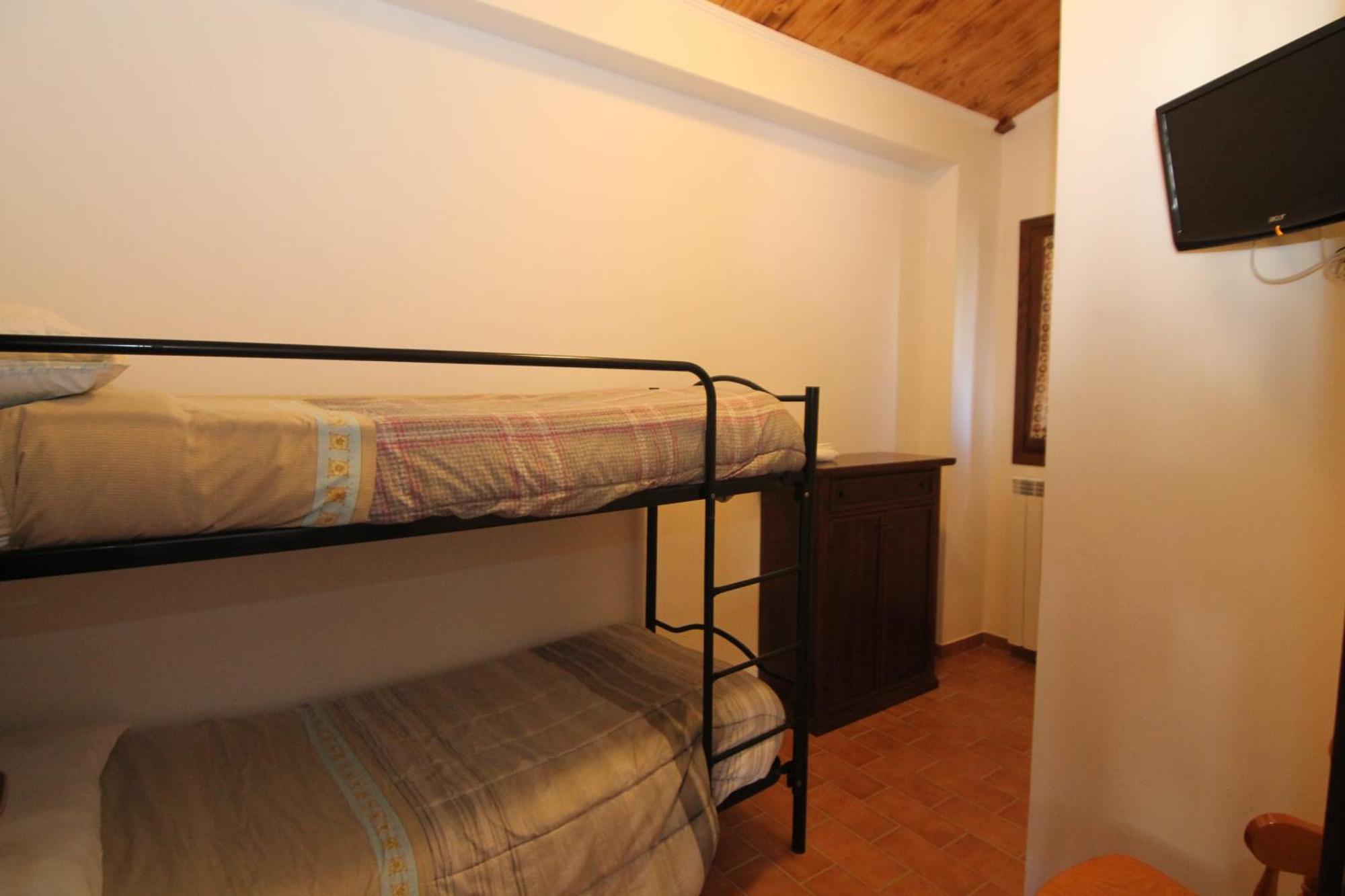 Hotel Il Feudo Dei Pierleoni Celano Habitación foto