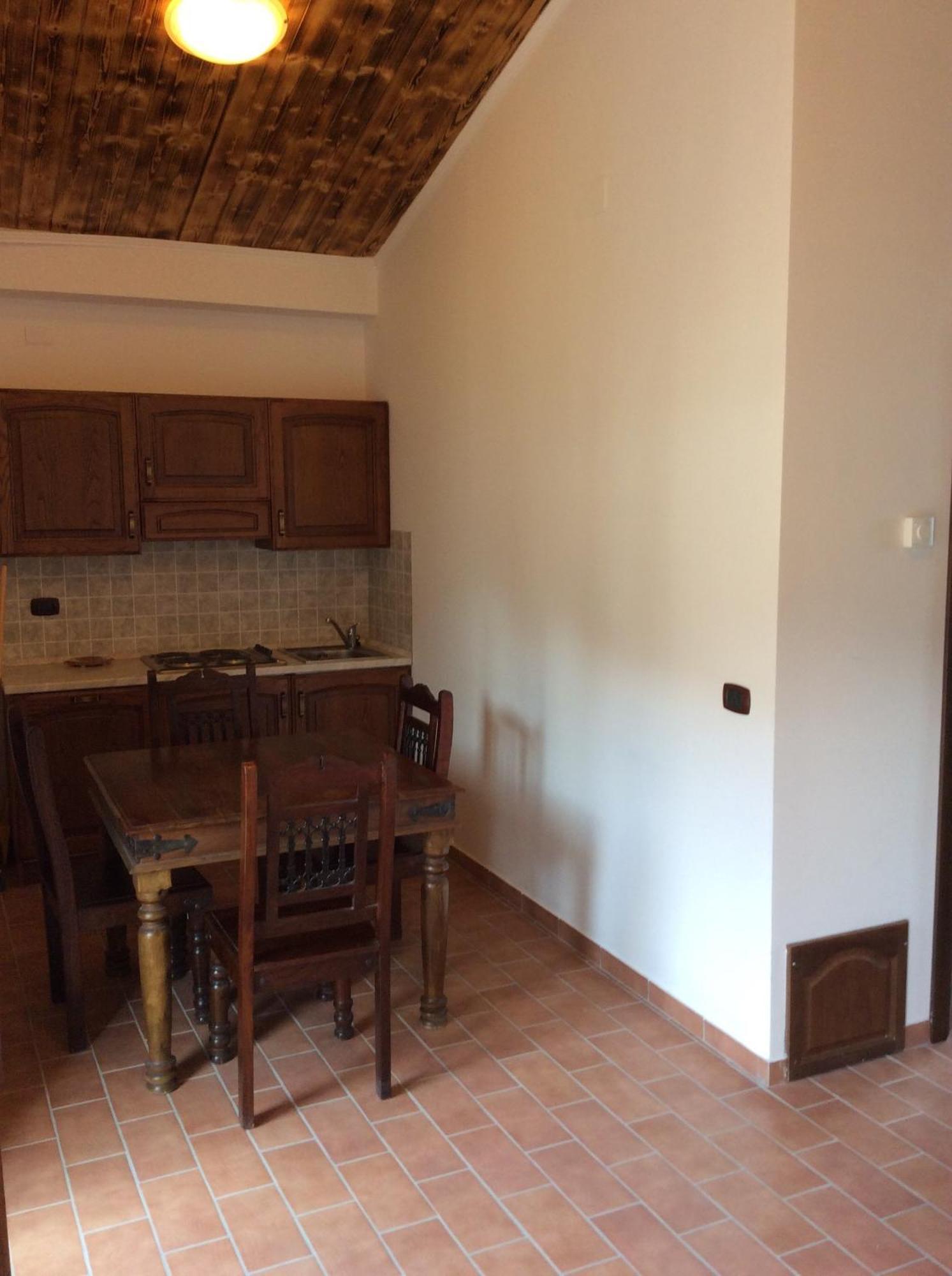 Hotel Il Feudo Dei Pierleoni Celano Habitación foto